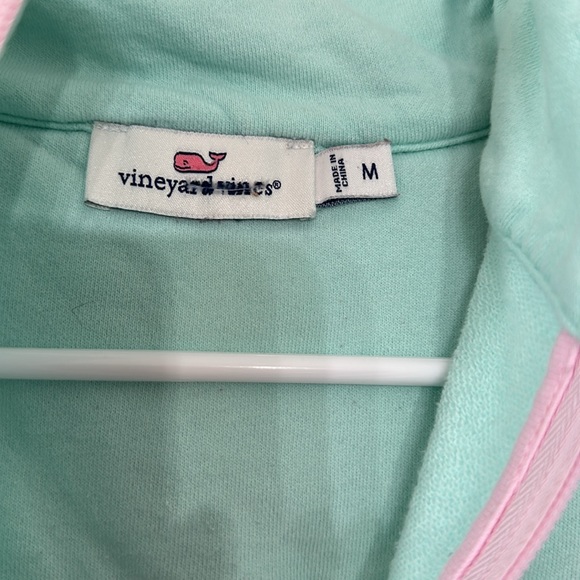 🐳 Like New! Vineyard Vines Sweater! - Picture 2 of 3